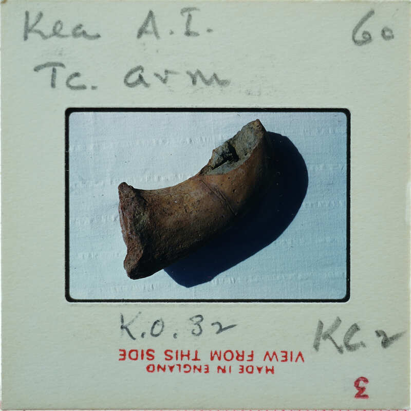 Terracotta statue arm fragment K0.32.