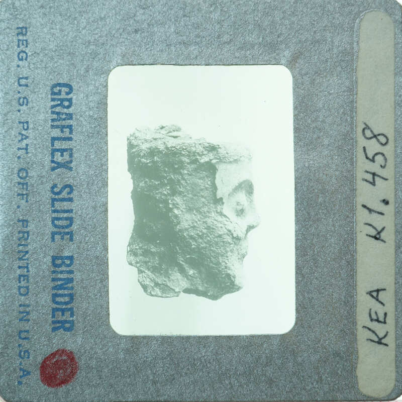 Terracotta figurine face from the side K1.458.