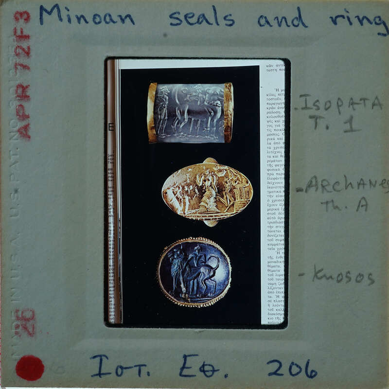 Ancient Greek rings displayed on a museum card with labels and descriptions.