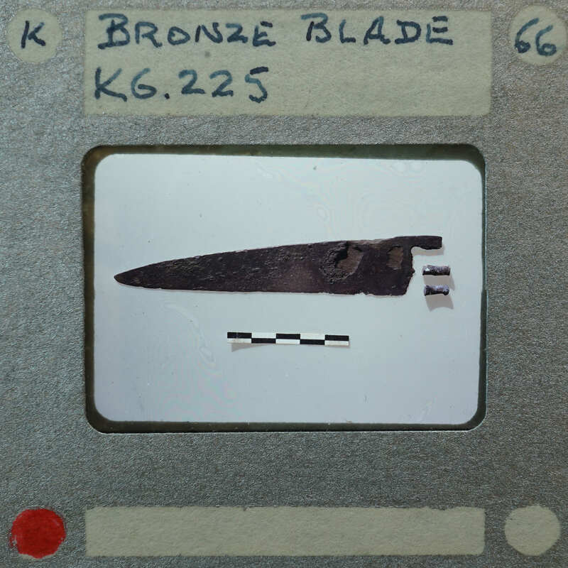 Bronze knife with handle on display, K6.225.