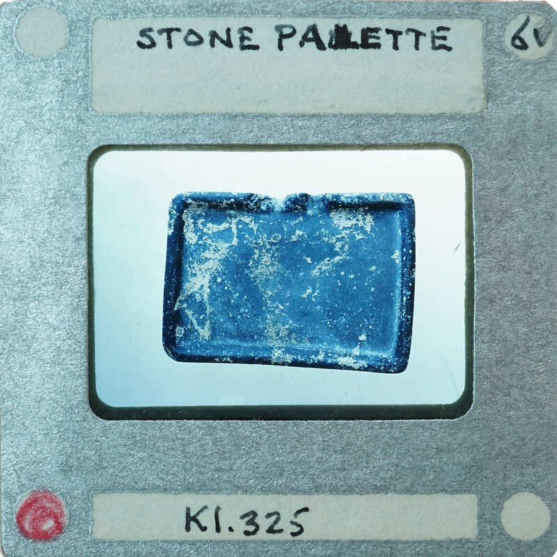 Rectangular stone object with rim from top, K1.325.