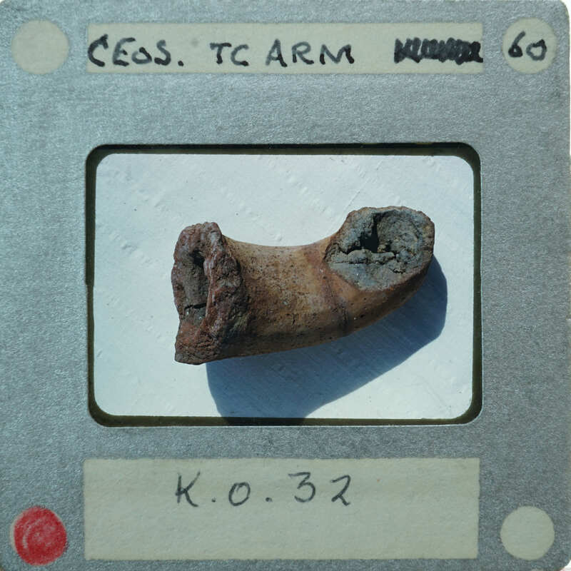 Terracotta statue arm fragment K0.32.