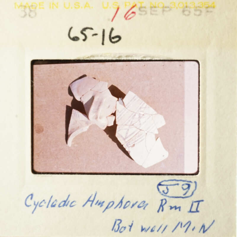 The image shows a microscope slide with a broken glass fragment on it, labeled "Cyclicidic Ampohore."