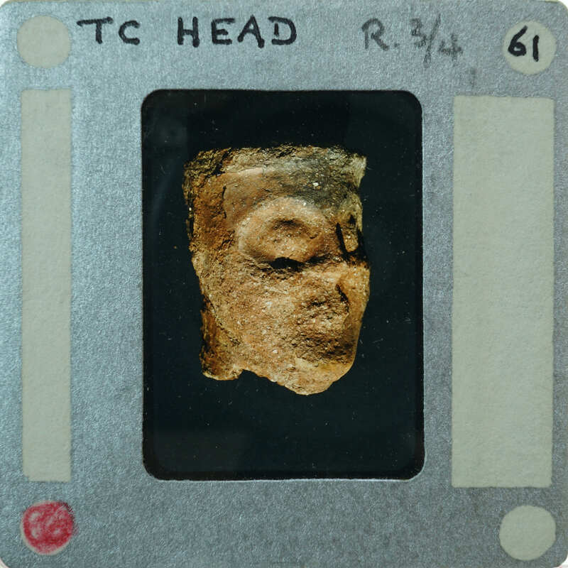 Terracotta figurine face from 3/4 view K1.458.
