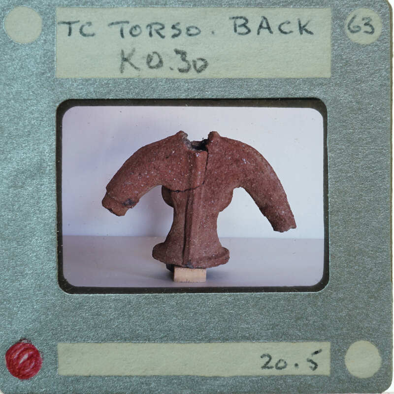 Terracotta torso K0.30 from the back K0.30.