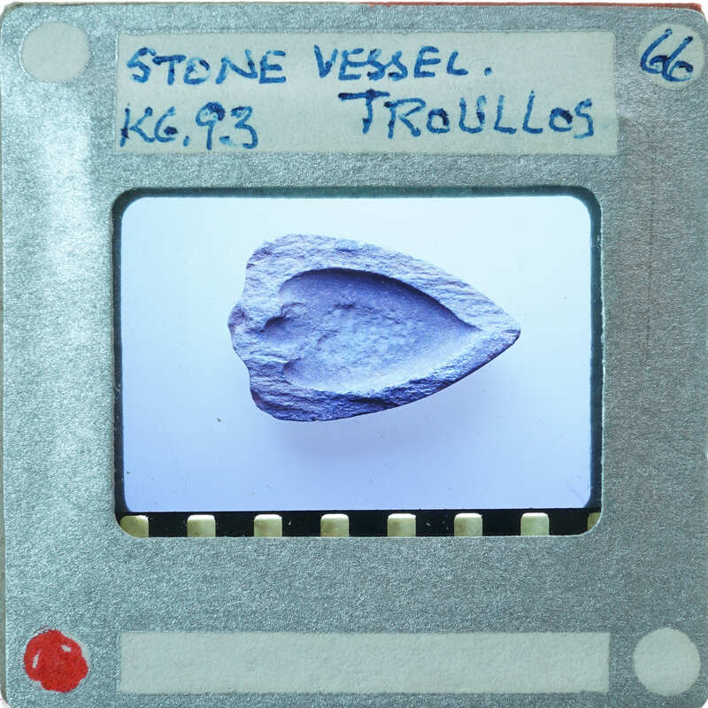 Stone heart-shaped vessel from top, K6.93.