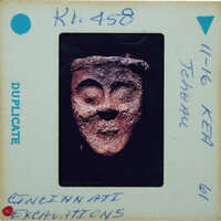 Terracotta figurine face from the front K1.458.